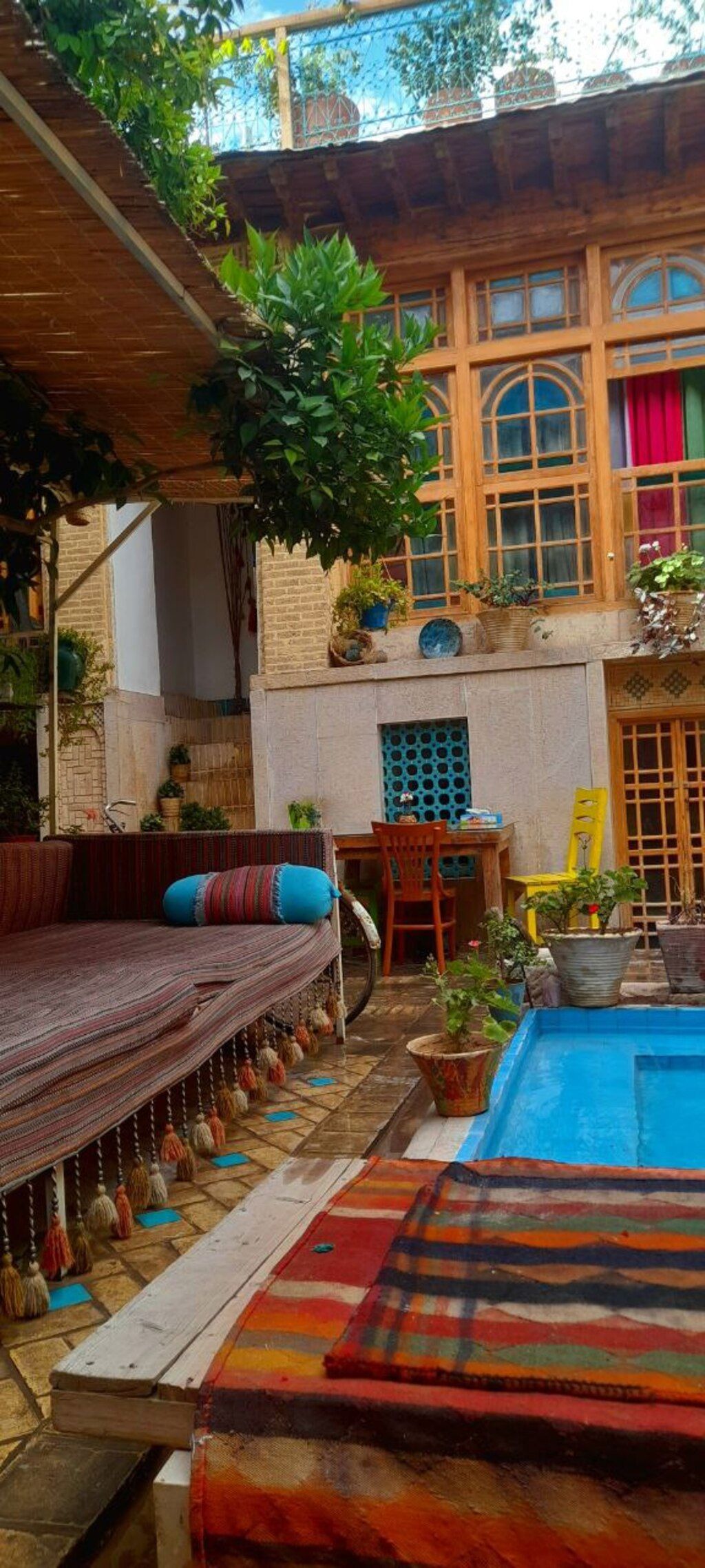 تصویر اقامتگاه بومگردی عمارت هفت رنگ شیراز